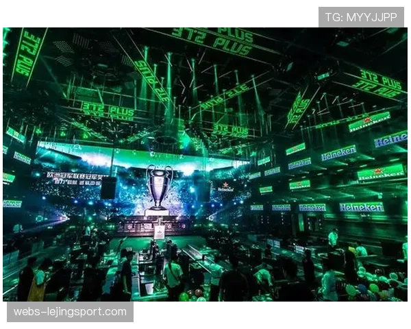 欧冠奖杯巡展抵达伊斯坦布尔，激发当地球迷热情